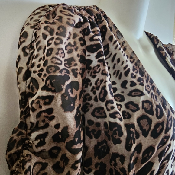 SMALL LEOPARD DRESS 👗 - Picture 9 of 14